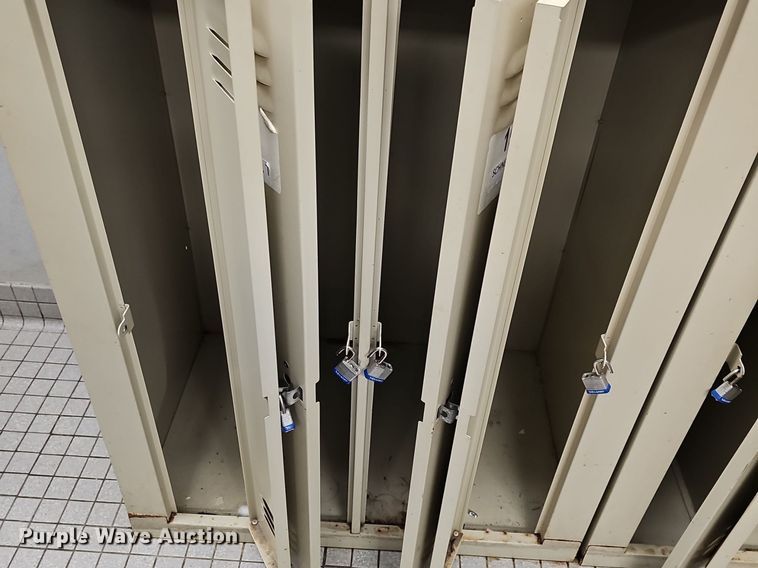 image for item EK5770 (7) locker units