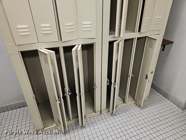 image for item EK5770 (7) locker units