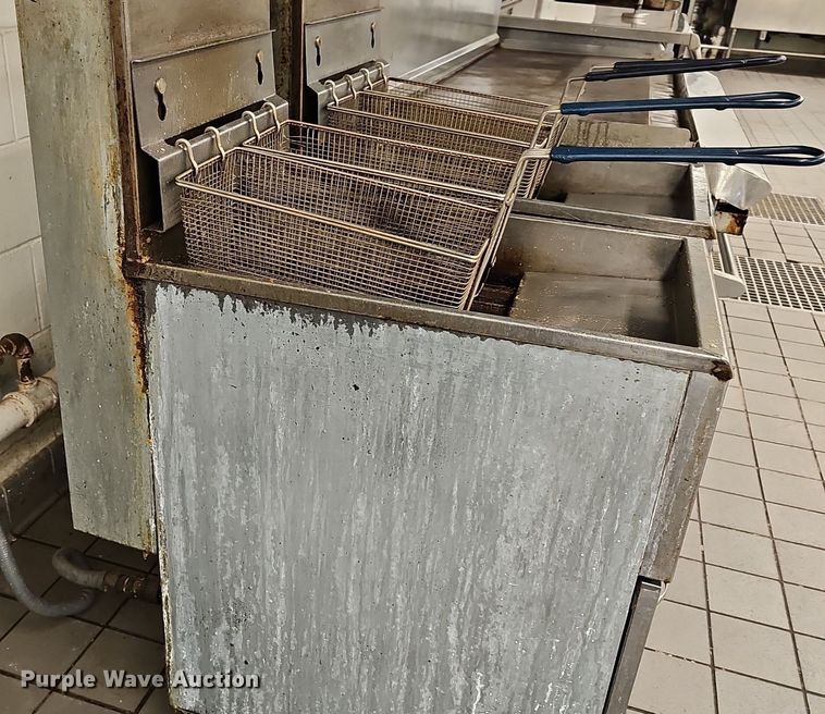 image for item EK5781 (2) Pitco dual fryers