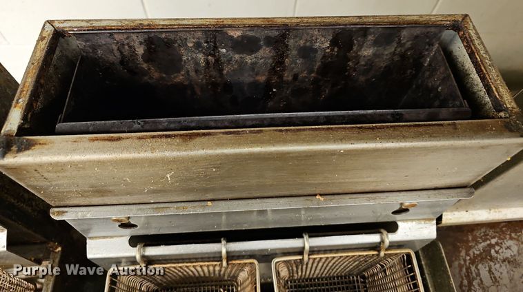 image for item EK5781 (2) Pitco dual fryers