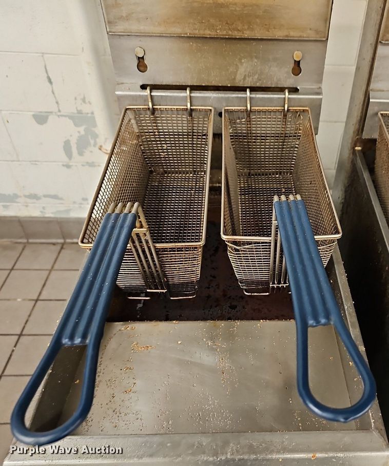 image for item EK5781 (2) Pitco dual fryers