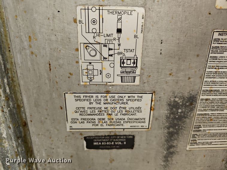 image for item EK5781 (2) Pitco dual fryers