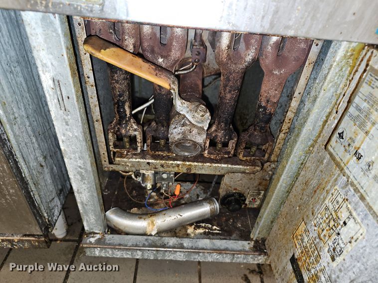 image for item EK5781 (2) Pitco dual fryers