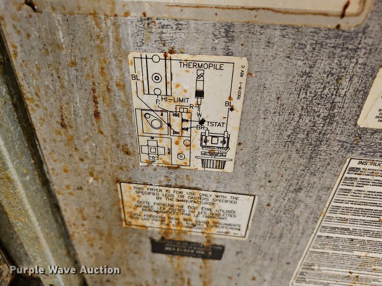 image for item EK5781 (2) Pitco dual fryers