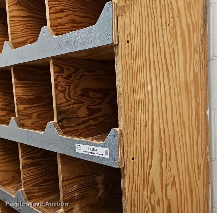 image for item EK5784 Wood cubby 