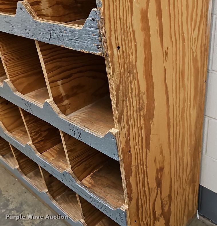 image for item EK5784 Wood cubby 