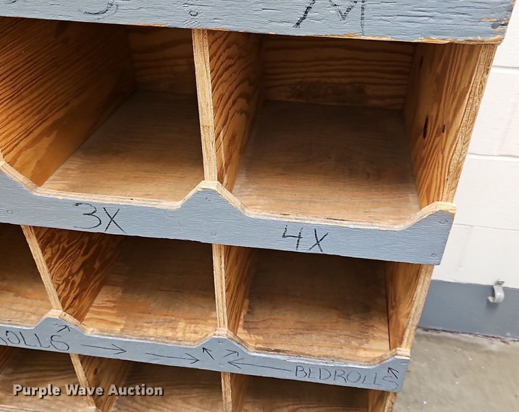 image for item EK5784 Wood cubby 