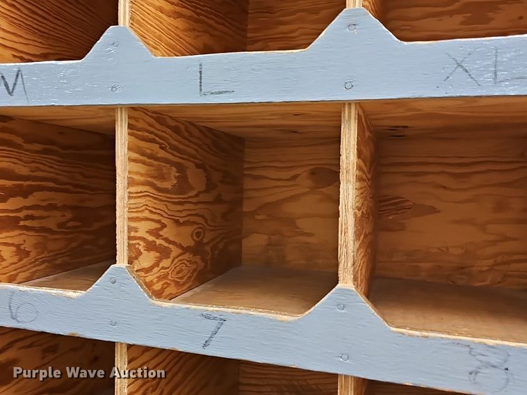 image for item EK5784 Wood cubby 