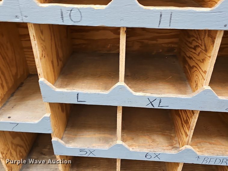 image for item EK5784 Wood cubby 