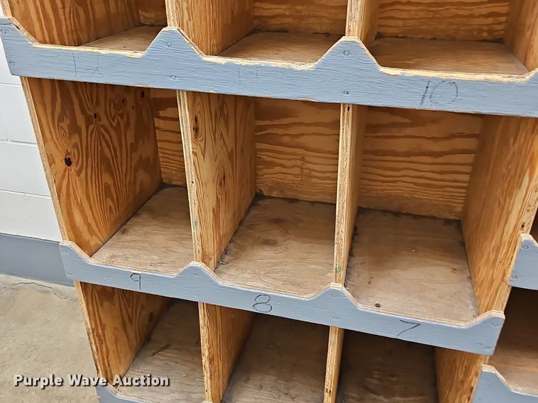 image for item EK5784 Wood cubby 