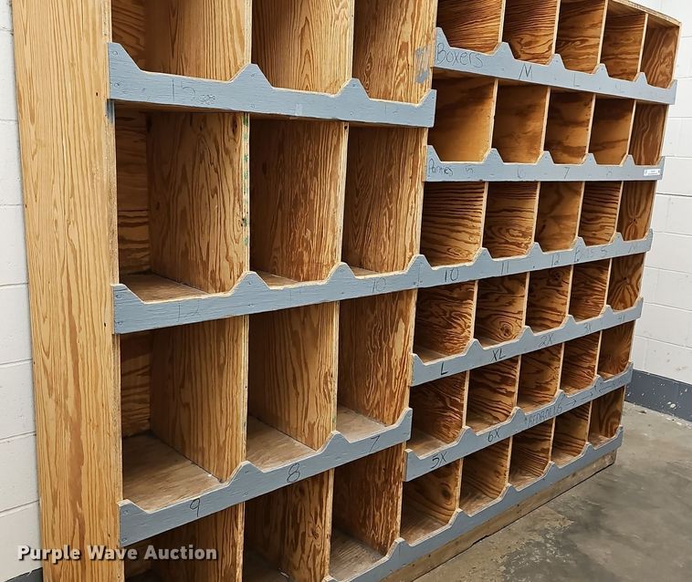 image for item EK5784 Wood cubby 