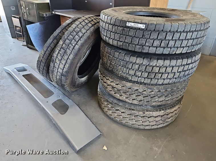 image for item EK5792 (6) 12R22.5 tires