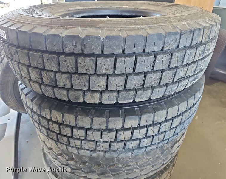 image for item EK5792 (6) 12R22.5 tires