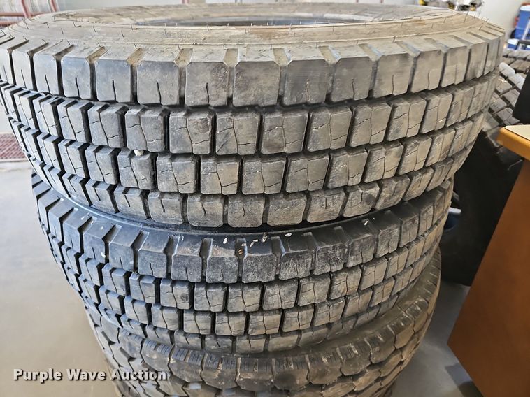 image for item EK5792 (6) 12R22.5 tires