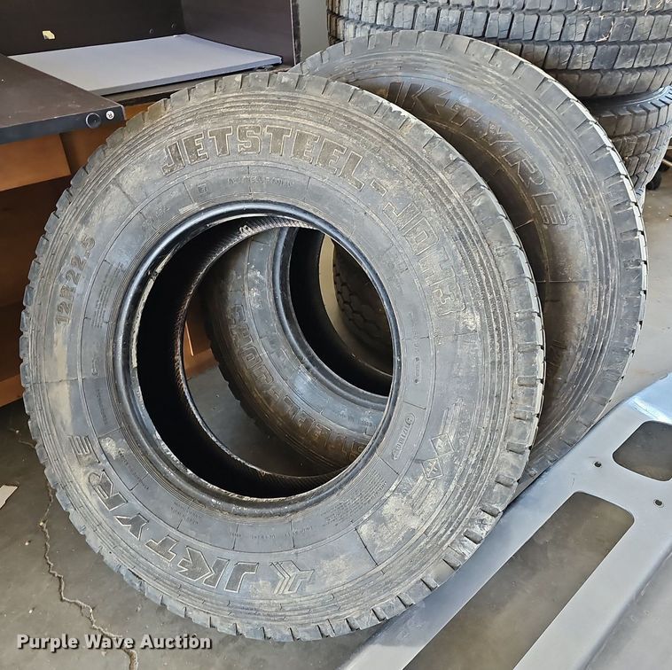 image for item EK5792 (6) 12R22.5 tires