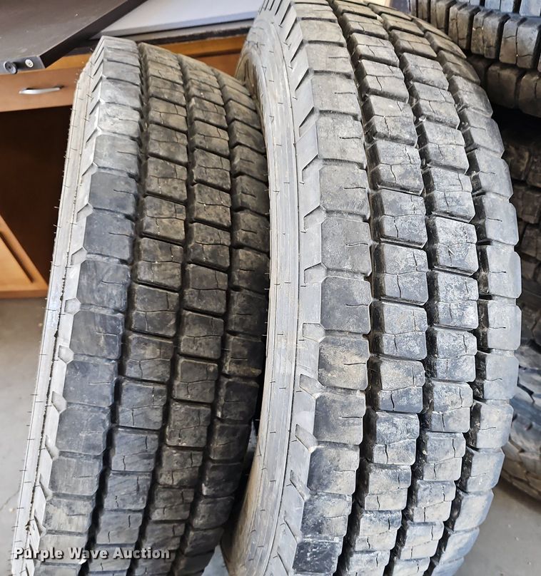 image for item EK5792 (6) 12R22.5 tires