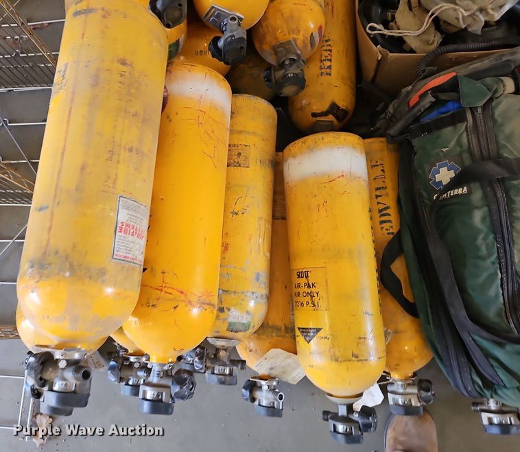 image for item EK5805 Approximately 76 air tanks