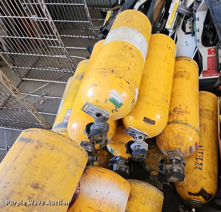image for item EK5805 Approximately 76 air tanks