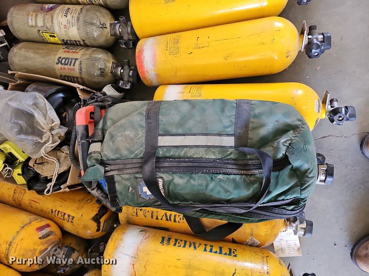 image for item EK5805 Approximately 76 air tanks
