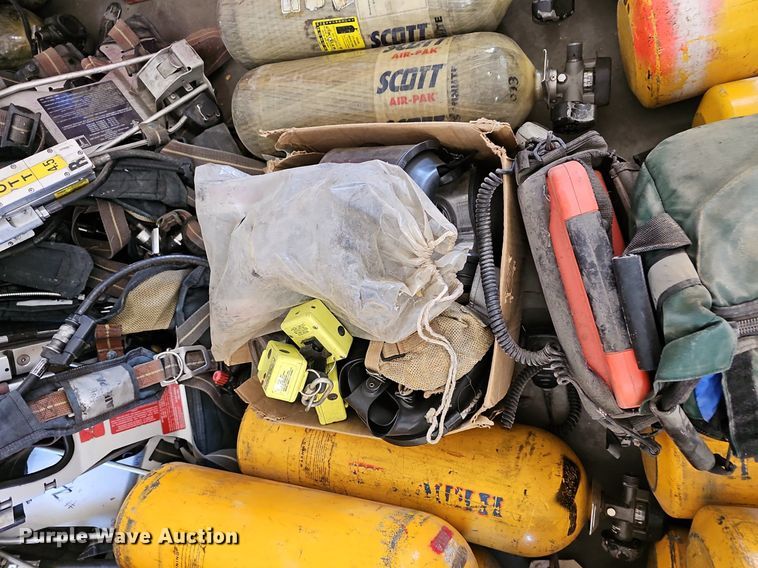 image for item EK5805 Approximately 76 air tanks