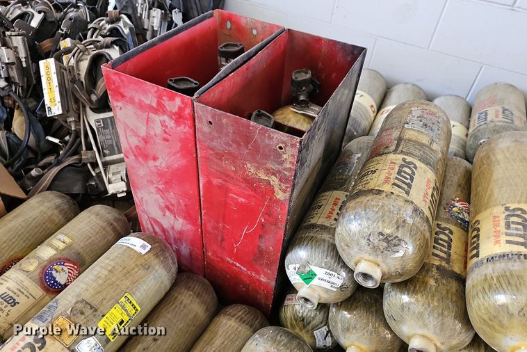 image for item EK5805 Approximately 76 air tanks