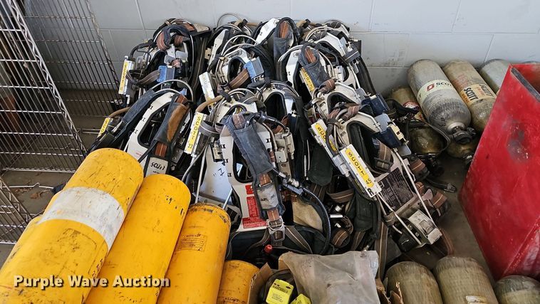 image for item EK5805 Approximately 76 air tanks