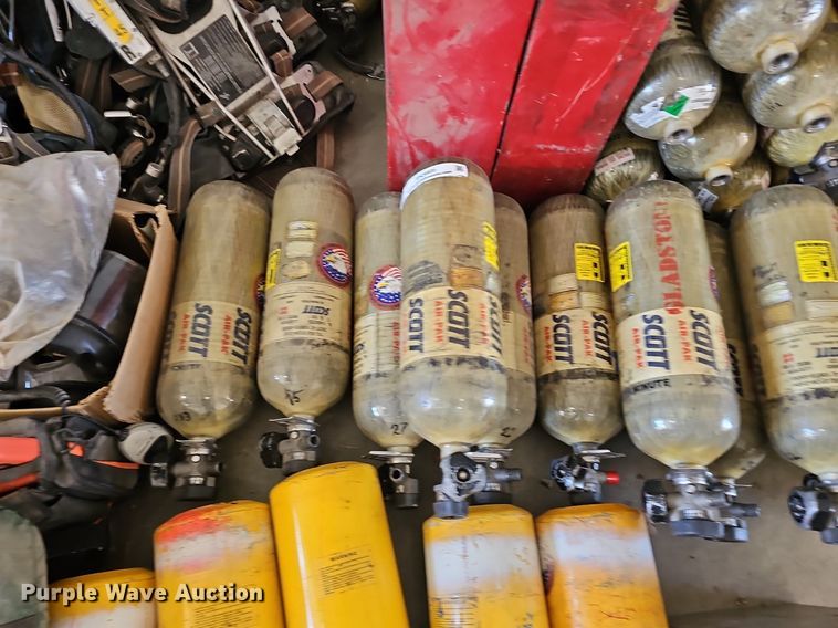 image for item EK5805 Approximately 76 air tanks