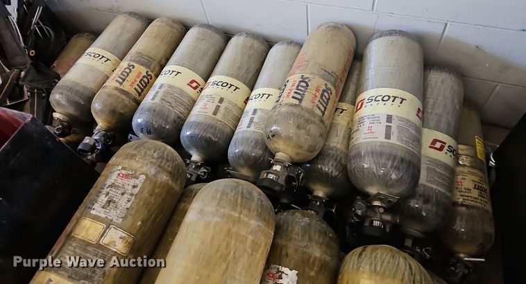 image for item EK5805 Approximately 76 air tanks