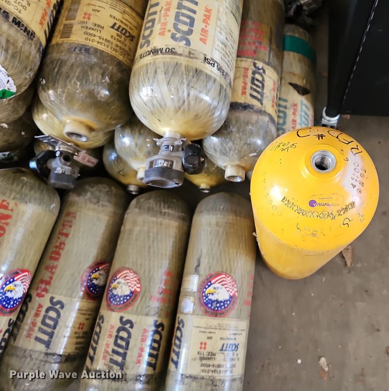 image for item EK5805 Approximately 76 air tanks