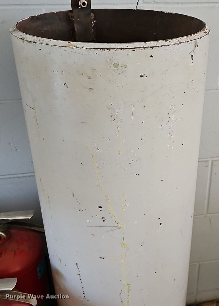 image for item EK5805 Approximately 76 air tanks