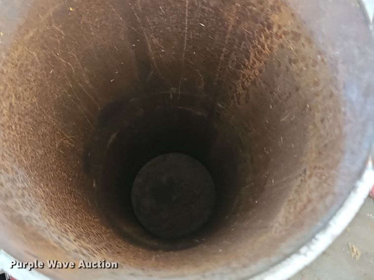 image for item EK5805 Approximately 76 air tanks