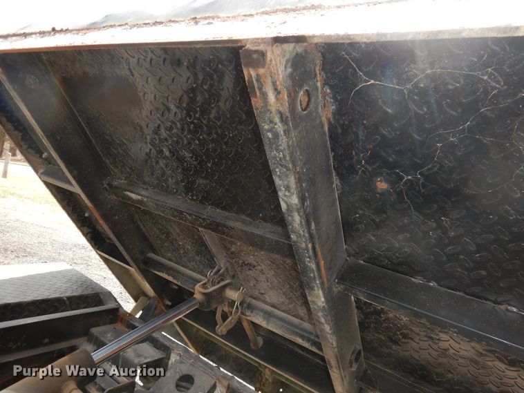 image for item KM9795 1992 Cushman Turf Truckster utility vehicle