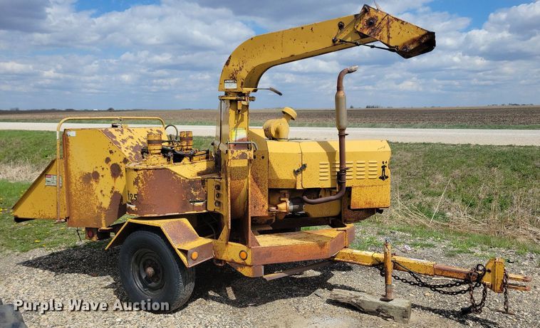 image for item LD9004 1989 Vermeer 1250 wood chipper