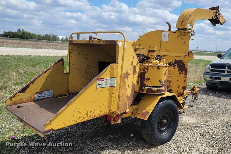 image for item LD9004 1989 Vermeer 1250 wood chipper