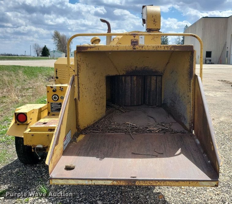 image for item LD9004 1989 Vermeer 1250 wood chipper