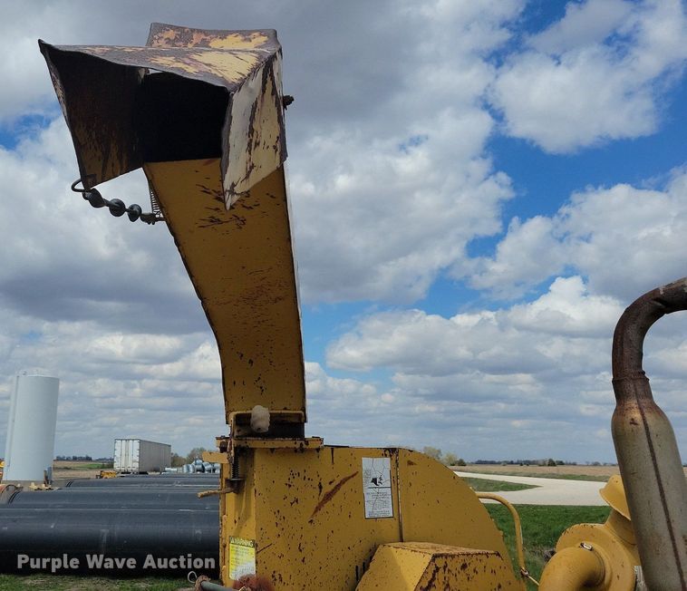 image for item LD9004 1989 Vermeer 1250 wood chipper