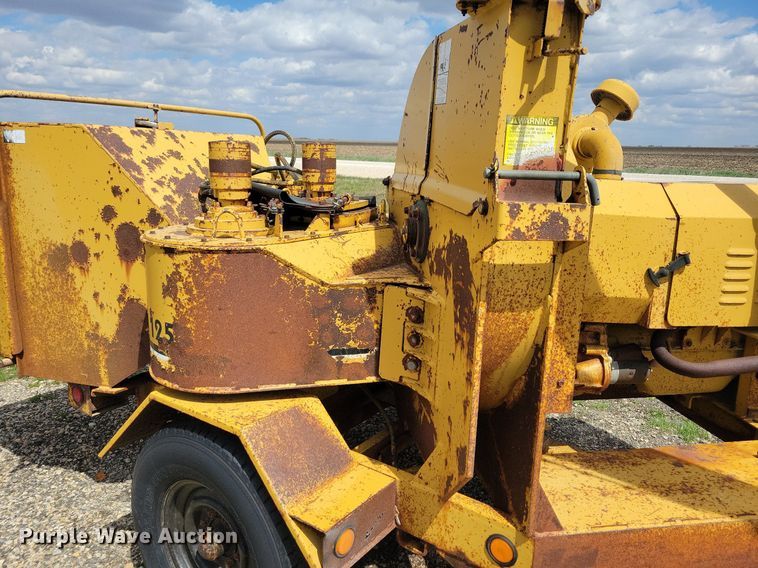 image for item LD9004 1989 Vermeer 1250 wood chipper