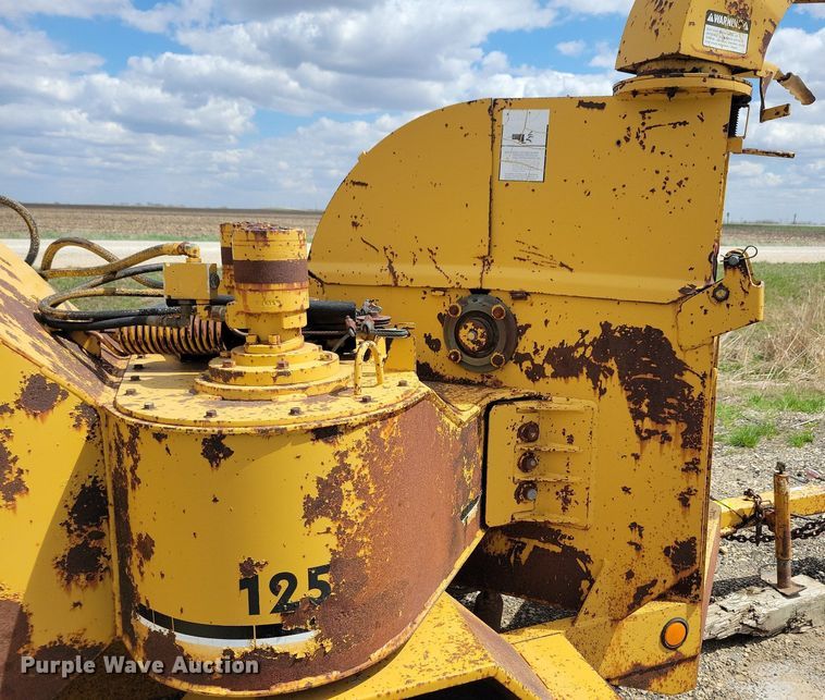 image for item LD9004 1989 Vermeer 1250 wood chipper