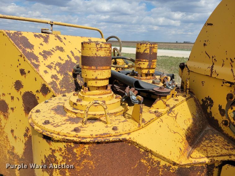 image for item LD9004 1989 Vermeer 1250 wood chipper