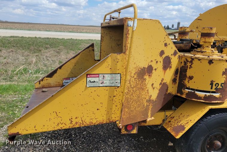 image for item LD9004 1989 Vermeer 1250 wood chipper