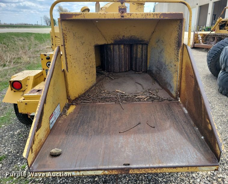 image for item LD9004 1989 Vermeer 1250 wood chipper