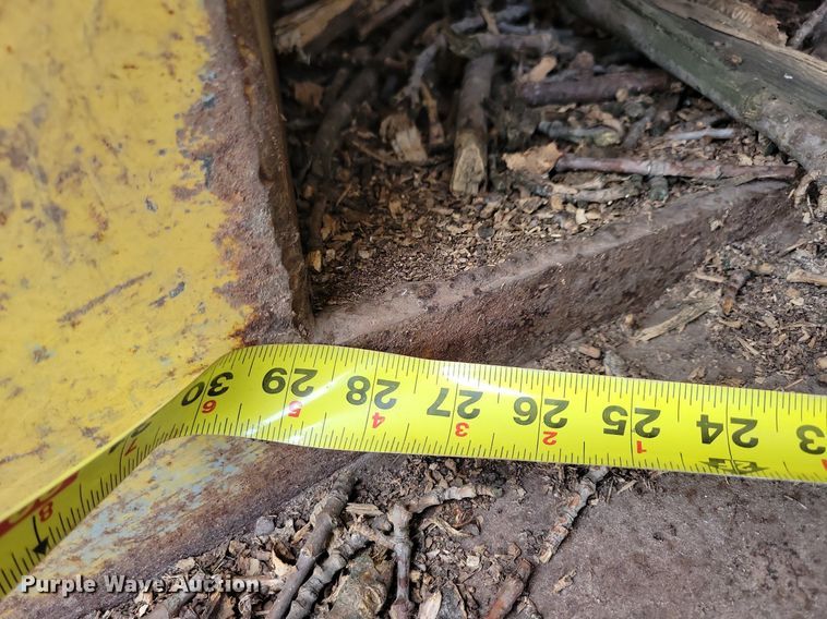 image for item LD9004 1989 Vermeer 1250 wood chipper