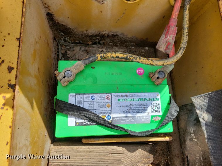 image for item LD9004 1989 Vermeer 1250 wood chipper