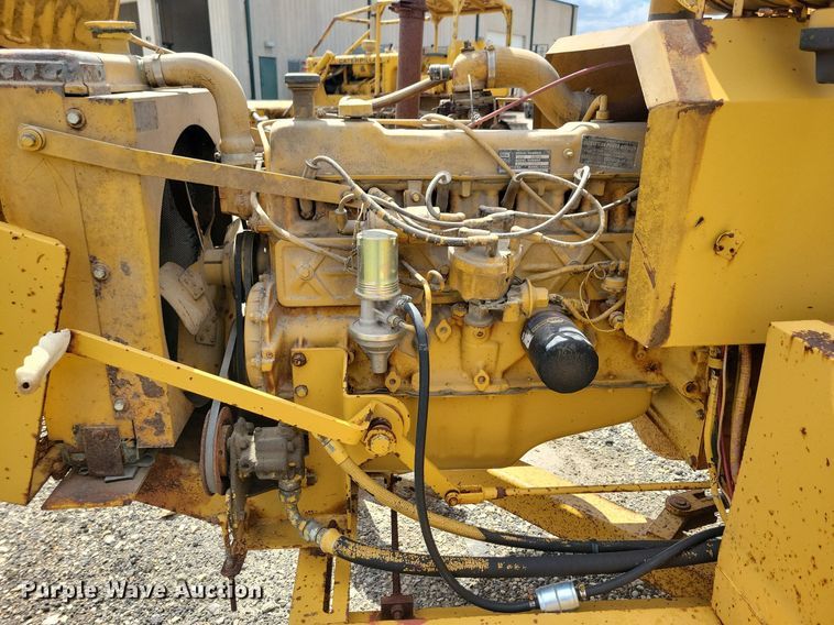 image for item LD9004 1989 Vermeer 1250 wood chipper