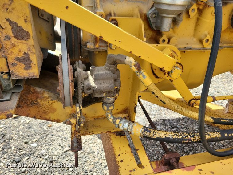 image for item LD9004 1989 Vermeer 1250 wood chipper