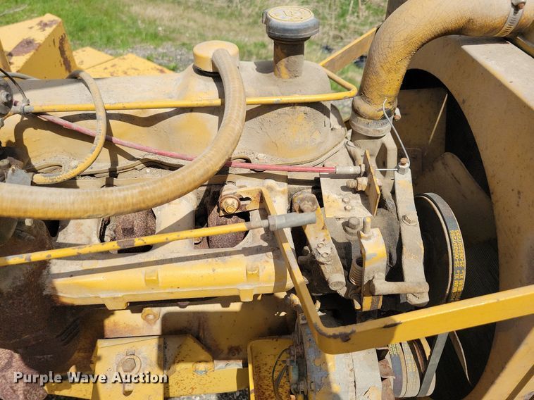 image for item LD9004 1989 Vermeer 1250 wood chipper