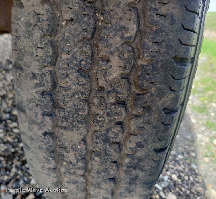 image for item LD9004 1989 Vermeer 1250 wood chipper