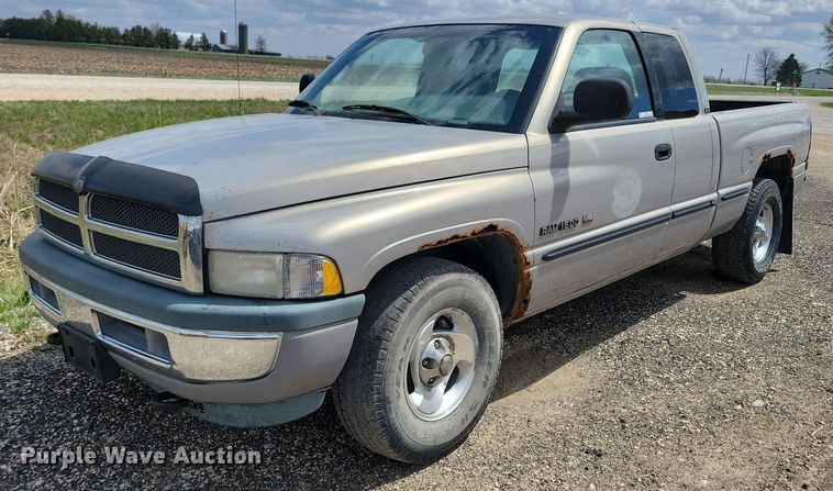 image for item LD9005 1999 Dodge Ram 1500 Quad Cab pickup truck