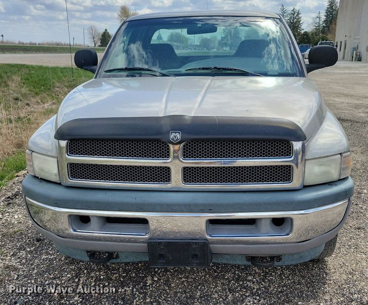 image for item LD9005 1999 Dodge Ram 1500 Quad Cab pickup truck