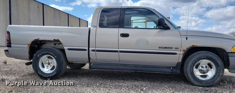 image for item LD9005 1999 Dodge Ram 1500 Quad Cab pickup truck